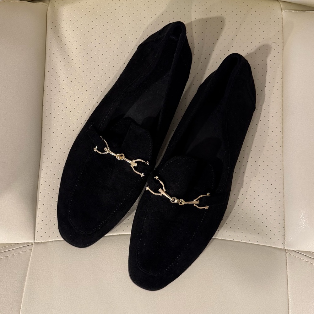 Elegant Black Loafers with Gold Accent